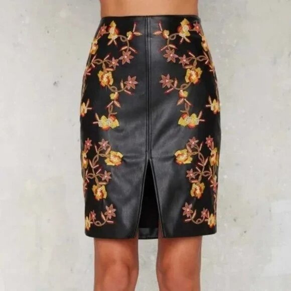 🍂 🍁 Black Leather Floral Leaves Embroidered Pencil Skirt with Center Slit - Picture 2 of 15
